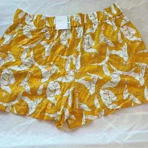 ✨Nine West shorts golden yellow/white leaf beach pull on elastic waist pockets